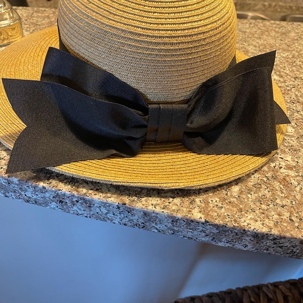 Tnuck Toucan Collection Hat with Black Bow